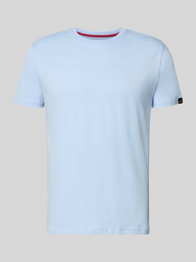 Productfoto, T-Shirt met Label-Print en ronde hals van Alpha Industries, lichtblauw katoen, regular fit, lengte achterzijde maat M 67 cm