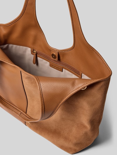 Produktfoto, Tote Bag mit Logo-Applikation Modell 'Henly' von MICHAEL Michael Kors in Braun, Hauptfach mit Magnetverschluss, Reißverschluss-Innenfach, strukturierte und glatte Ledertextur, Maße 51x32x14 cm, Schulterriemen 55 cm