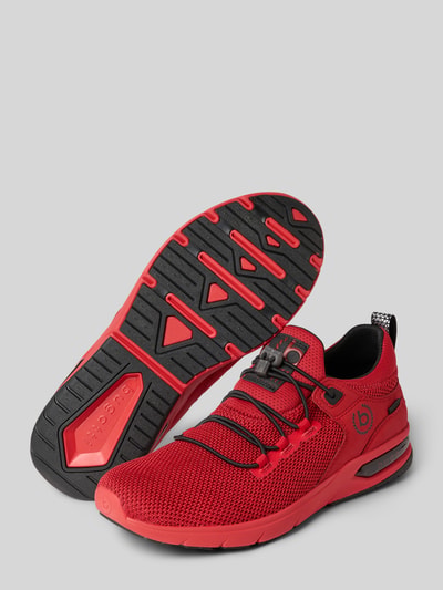 Produktfoto, Sneaker mit Schnürverschluss Modell 'Numbis' von Bugatti in Rot mit Label-Detail, Abgerundete-Spitze, strukturierte Sohle, Absatzhöhe 5 cm, Schafthöhe 8 cm, Schaftweite 7 cm