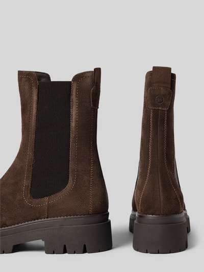 Produktfoto, dunkelbraune Chelseas aus echtem Rindsleder von Tamaris, strukturierte Oberfläche, Profilsohle, Damen Chelseas von Tamaris