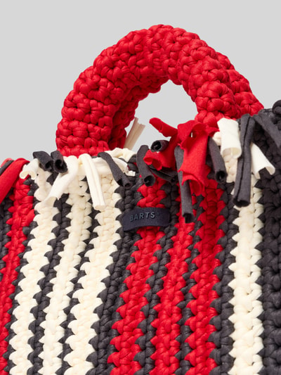 Produktfoto, Handtasche mit Tragehenkel Modell 'Soothe' von Barts aus Reine Baumwolle, gestreifte Struktur in Rot, Creme und Schwarz, Hauptfach mit Magnetverschluss, Breite 30 cm, Länge 27 cm, Tiefe 3 cm, Schulterriemen 26 cm