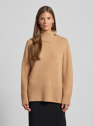 Christian Berg Woman Sweter z dzianiny z wełny lana z golfem i bocznymi rozcięciami Camel 4