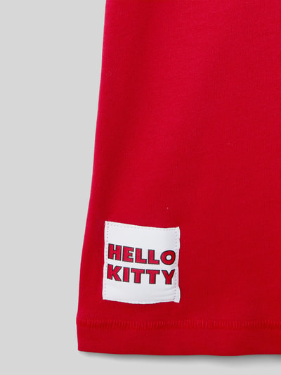Produktfoto, Regular Fit T-Shirt aus reiner Baumwolle Modell 'KITTY' von Only in Rot mit Allover-Muster, Label Stitching, Feinrippstruktur.