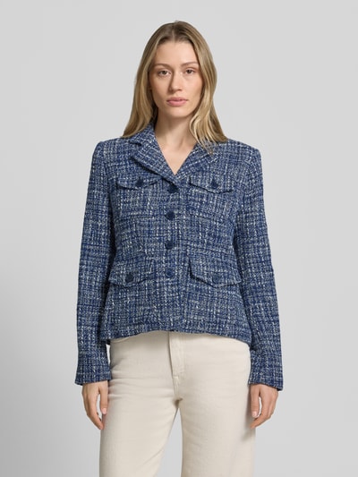 Frauenmodel trägt Regular Fit Kurzblazer aus Baumwoll-Mix von Lauren Ralph Lauren in Melange-Optik mit Struktur, Bouclé-Material und aufgesetzten Taschen, Farbe Blau, Ganzkörperansicht von vorne.
