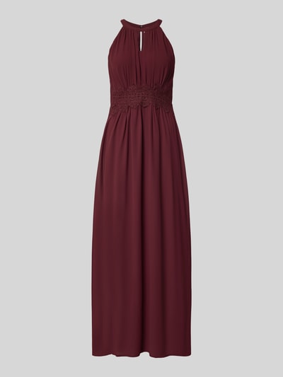 Produktfoto, avondjurk met tailleband model 'MILINA' van VILA, chiffon, getailleerd model, maxi-jurk, halter, druppelvormige hals. Kontext: dames avondjurk van VILA, chiffon, getailleerd model, maxi-jurk, model 'MILINA', halter, druppelvormige hals, tailleband, ruglengte bij maat 36: 146 cm, borstwijdte bij maat 36: 35 cm.