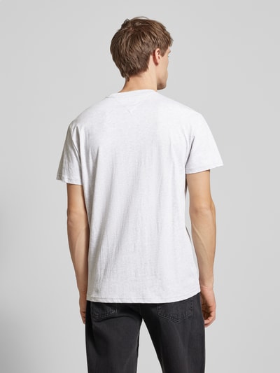 Tommy Jeans T-Shirt mit Label-Stitching Hellgrau Melange 5