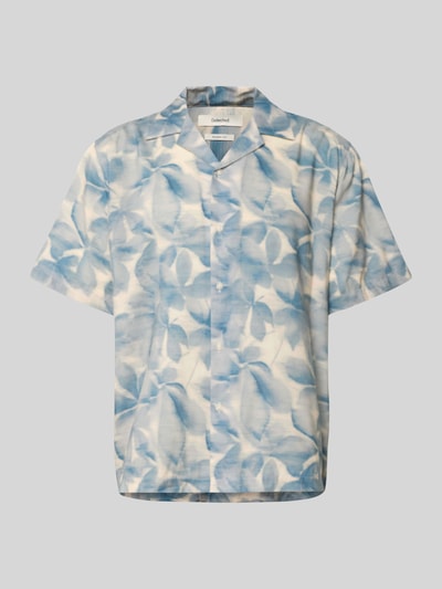 Produktfoto, Relaxed Fit Freizeithemd aus Bio-Baumwoll-Modal-Mix Modell 'RELAXAIR' von SELECTED HOMME, Optik: Unifarben mit blau-weißem Muster, Passform: Relaxed Fit, Hemdkragen: Reverskragen, Knopfleiste: durchgehend, Ärmelform: Kurzarm, Material: Bio-Baumwoll-Modal-Mix