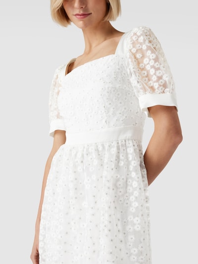 Swing Cocktailkleid mit floralem Besatz Offwhite 3