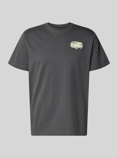 Produktfoto, T-Shirt mit Label-Print und Rundhalsausschnitt von The North Face in Dunkelgrau, reine Baumwolle, Regular Fit, kleiner Print vorn