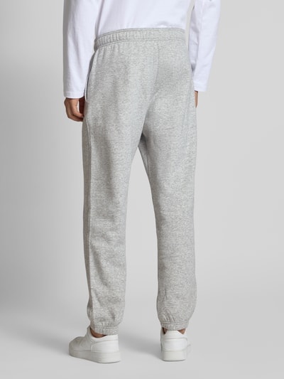 CHAMPION Regular Fit Sweatpants mit Label-Stitching Hellgrau Melange 5
