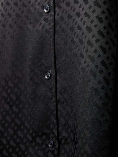 Produktfoto, glänzender schwarzer Stoff mit Ton-in-Ton Muster und feiner Textur, Regular Fit Pyjama aus reiner Viskose Modell 'B Monogram_Shirt' von BOSS, piżama damska