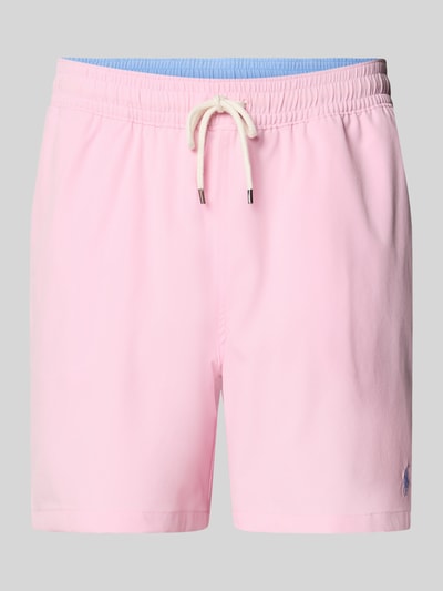 Produktfoto, Badeshorts mit Logo-Stitching Modell 'TRAVELER' von Polo Ralph Lauren Underwear, Optik: Unifarben in Rosa, Tunnelzug, Bundabschluss: Elastisch, seitliche Eingrifftaschen, Gesäßtasche, Label-Patch, Textur: glattes Gewebe.