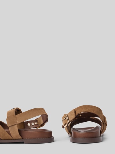 Produktfoto, Sandalen aus echtem Leder mit offener Ferse von INUOVO in Braun, glatte Sohle, abgerundete Passform, Absatzhöhe 3 cm bei Größe 40