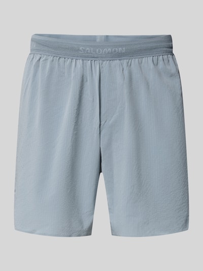 Produktfoto, Shorts mit elastischem Logo-Bund Modell 'SENSE AERO' von Salomon in Hellblau, lockere Passform, strukturierte Oberfläche, Material-Mix mit Stretch-Anteil
