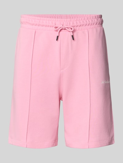 Produktfoto, Sweatshorts mit Logo Modell 'KANE' von Jack & Jones aus Baumwoll-Mix in Rosa mit Elastikbund im Relaxed-Fit, glatte Struktur, Bundweite 42 cm, Innenbeinlänge 19 cm