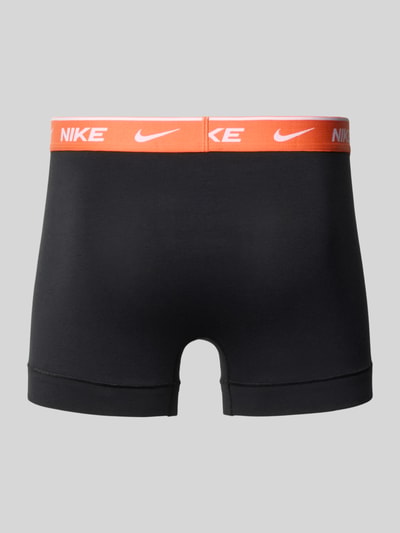 Produktfoto, czarne Slim Fit Trunks mit Logo-Stitching Modell 'Essential' von Nike, elastyczna bawełna, krój slim fit, elastyczny pas