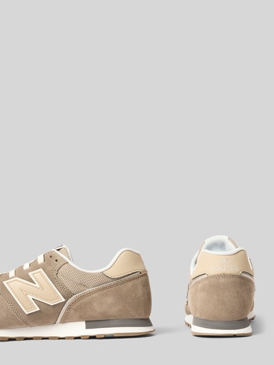 Produktfoto, Sneaker mit Label-Patch von New Balance, Herren Sneaker aus Leder-Mix in Beige mit Abgerundete-Spitze, Schnürung, Absatzhöhe 2 cm, Schafthöhe 8 cm, Schaftweite 9 cm.