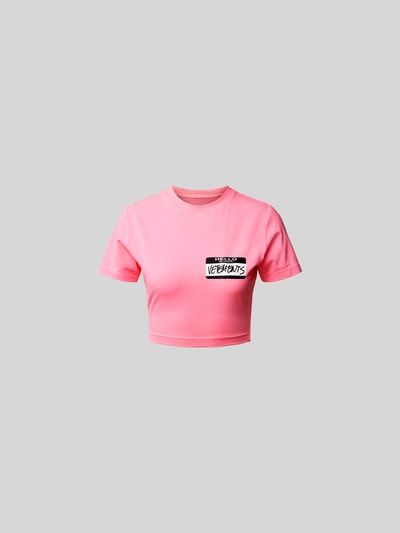 VETEMENTS Cropped T-Shirt mit Label-Print Pink 2