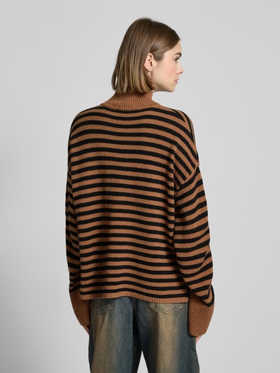 EDITED Oversized Strickpullover mit Stehkragen Modell 'Matthea' Cognac 5