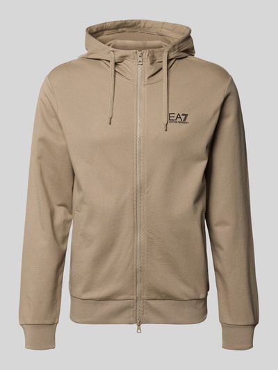 Produktfoto, Slim Fit Sweatjacke mit Kapuze von EA7 Emporio Armani, beżowy kolor, dwukierunkowy zamek, logo, krój slim fit, bawełniana mieszanka