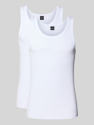 Produktfoto, zwei weiße Herren Tanktops aus reiner Baumwolle in eng anliegender Schnittform, unifarbenes Design, Ripp-Optik, Label-Print, Rundhalsausschnitt, breite Träger, Modell 'Tank Top Original' von BOSS.