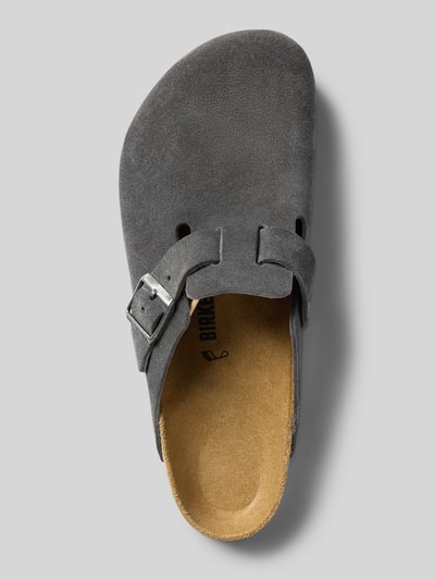 Produktfoto, Clogs aus Leder mit Dornschließe Modell 'Boston' von Birkenstock, Herren Clogs, abgerundete Spitze, Schlupfform, Echtes Leder, Absatzhöhe 3 cm, graue Oberfläche, natürliche Struktur