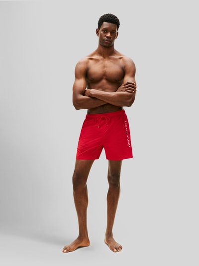 Tommy Hilfiger spodenki kąpielowe z nadrukiem z logo Czerwony 1