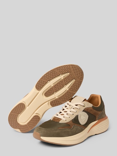 Produktfoto, Sneaker mit Label-Patch und -Prägung Modell 'LANDER02' von Blauer USA, Schnürverschluss, abgerundeter Saum, profilierte Sohle, Beige-Braun-Oliv, Absatzhöhe, Schafthöhe und Schaftweite bei Größe 44: 7 cm.