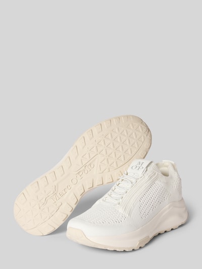 Produktfoto, Sneaker mit Logo Detail Modell 'LIV' von Marc O'Polo in Optik: Unifarben mit Logo-Applikation, abgerundeter Schuhspitze, flacher Absatzform und Schnürung, strukturierte Oberfläche, Damen Sneaker.