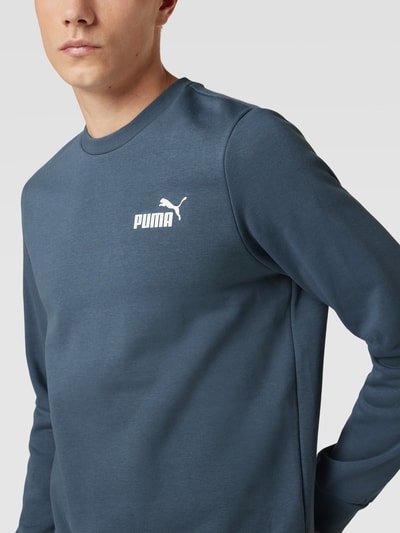 PUMA PERFORMANCE Sweatshirt mit kontrastivem Label-Detail Modell 'Small Logo Crew' Rauchblau 3