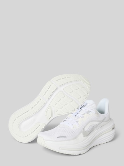 Produktfoto, Sneaker mit Logo-Detail Modell 'Winflo' von Nike, weißes Mesh mit grauem Logo, abgerundete Passform, Schnürverschluss, Herren Sneaker, Absatzhöhe 7 cm, Schafthöhe 6 cm, Schaftweite 6 cm