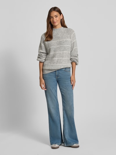 DRYKORN Sweter z dzianiny o kroju oversized ze stójką model ‘LARELY’ Jasnoszary melanż 1