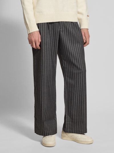 PROHIBITED Hose mit weitem Bein und Gesäßtaschen Modell 'Pinstripe' Anthrazit Melange 4