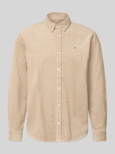 Produktfoto, beigefarbenes Regular Fit Freizeithemd mit Logo-Stitching Modell 'MADISON' von Carhartt Work In Progress, reine Baumwolle, feine Cordstruktur, Knopfleiste und Button-Down-Kragen.