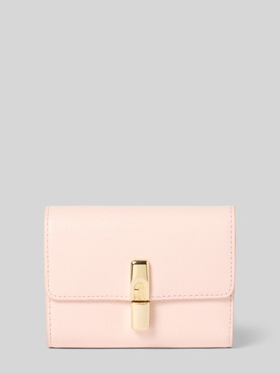 Produktfoto, Portemonnaie aus Leder Modell 'IRIDE' von FURLA in zartem Rosa, goldfarbenes Label-Detail, strukturierte Oberfläche, Damen Portemonnaie
