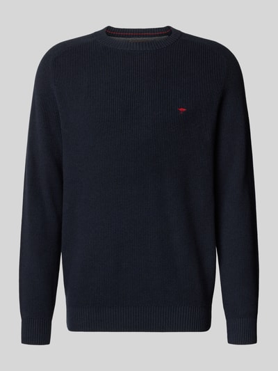 Produktfoto, Regular Fit Strickpullover aus reiner Baumwolle von Fynch-Hatton in Dunkelblau, feine Strickstruktur, Label-Detail, elastische Abschlüsse