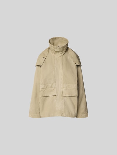 Produktfoto, Jacke aus reiner Baumwolle mit Kapuze von Victoria Beckham in Beige mit lockerer Passform, Kapuze, seitlichen Eingrifftaschen, durchgehendem Reißverschluss und Knopfleiste, Rückenlänge 67 cm, Brustweite 74 cm, Ärmellänge 56 cm.