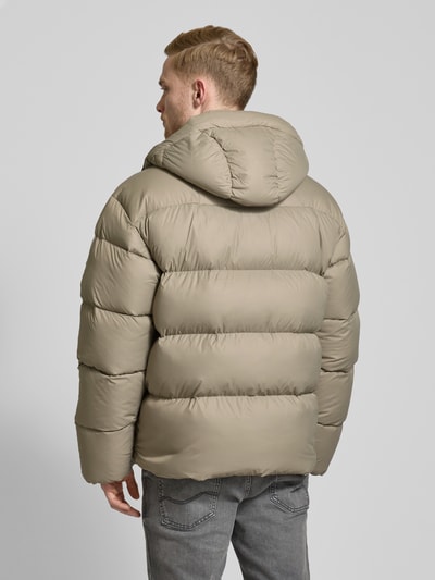 PEAK PERFORMANCE Oversized Steppjacke mit Label-Stitching Modell 'Frost' Beige 5