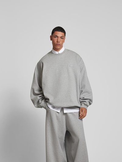 VETEMENTS Sweatshirt mit Label-Stitching Hellgrau Melange 6