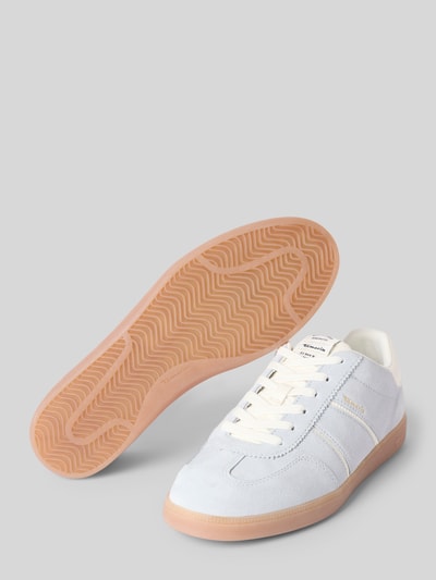 Produktfoto, Low Top Sneaker aus reinem Rindsvelours von Tamaris in unifarbener Two Tone Lederoptik, flache Sohle, strukturierte Oberfläche.