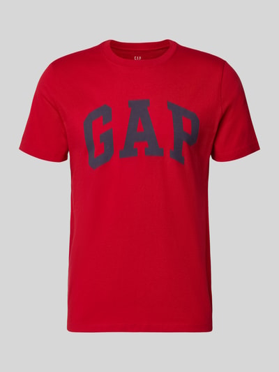 Produktfoto, T-Shirt mit Logo-Print und Rundhalsausschnitt von GAP in Rot, Reine Baumwolle, Regular-Fit, gerippter Rundhalsausschnitt, Rückenlänge bei Größe M 67 cm