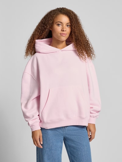 OH APRIL Bluza o kroju boyfriend z kapturem i kieszenią kangurką model ‘Iconic’ Mocnoróżowy 4