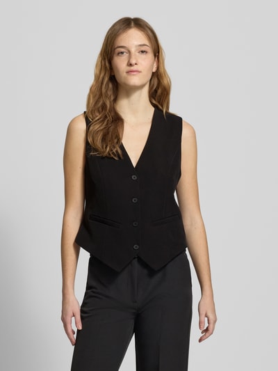 Frauenmodel trägt schwarze Slim Fit Anzugweste mit angedeuteten Taschen, Modell 'BOZZY VEST' von Pieces, Ganzkörperansicht von vorne.