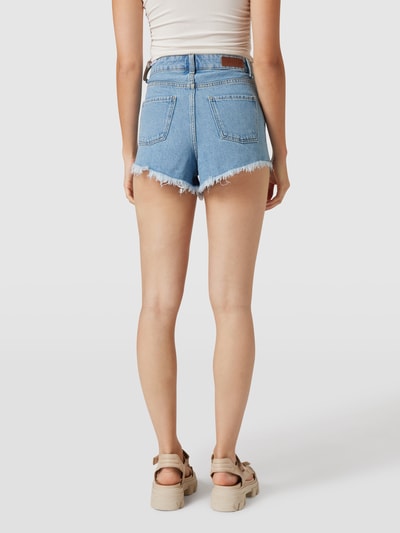 Review Jeansshorts mit ausgefransten Abschlüssen Hellblau 5