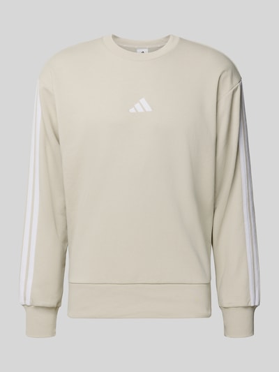 Produktfoto, Sweatshirt mit Label-Stitching von adidas Sportswear in Beige, Baumwoll-Mix mit Viskose-Anteil, lockerer Schnitt, Rundhalsausschnitt, Gerippte-Abschlüsse.