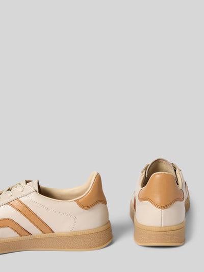 Produktfoto, Sneaker aus echtem Leder Modell 'Cuzima' von Gant in Beige und Braun, glatte Sohle, Logo-Detail, abgerundete Passform.