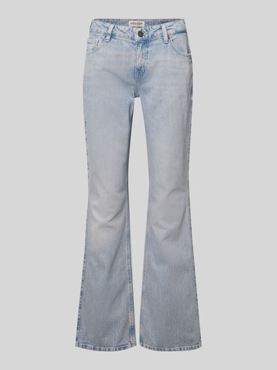 Produktfoto, Bootcut Jeans im Used-Look von Guess Jeans, hellblauer Baumwoll-Elasthan-Mix, Label-Detail, Bundweite 38 cm, Innenbeinlänge 80 cm