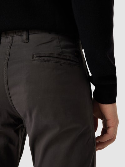 BOSS Orange Tapered Fit Chino mit Stretch-Anteil Anthrazit 3