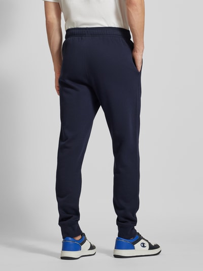 CHAMPION Regular fit sweatpants met logostitching Marineblauw - 5