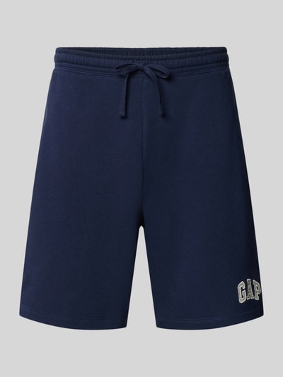 Produktfoto, Straight Fit Shorts mit Logo-Stitching Modell 'Heritage' von GAP aus Baumwoll-Mix in Dunkelblau, elastischer Bund mit Tunnelzug, Bundweite Größe M 46 cm, Innenbeinlänge 22 cm.